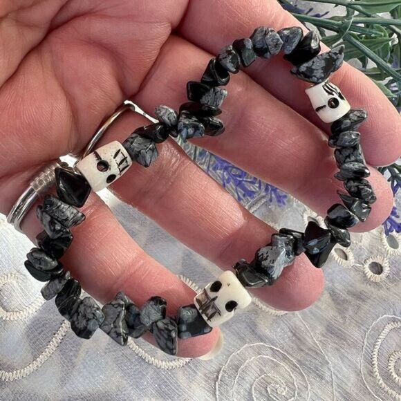 Skull & Tumbled Snowflake Obsidian Stretch Bracelet - Picture 2 of 6